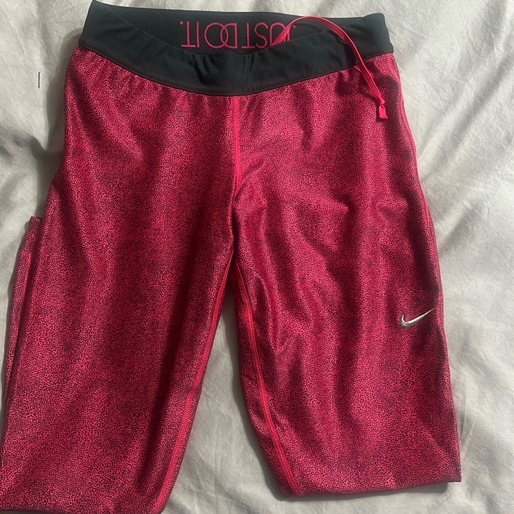 EUC Nike DriFit capris